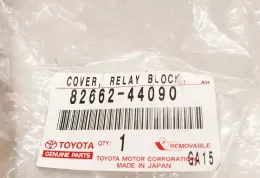 8266244090 крышка блока предохранителей Toyota Avensis T250 2004