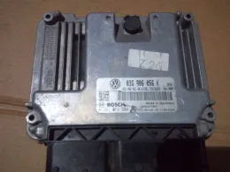 Блок керування двигуном 03G906056K vw audi 0281014900