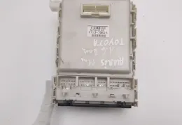 8273002J40 Fuse box control unit Toyota Auris 150 2011