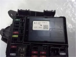 8266247200 блок предохранителей Toyota Prius