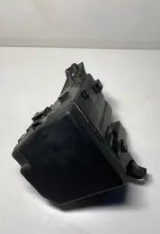 8266252330 блок предохранителей Toyota Yaris 2006
