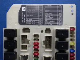 274B71V10B блок предохранителей Nissan