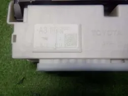 88281CA130 блок предохранителей Toyota