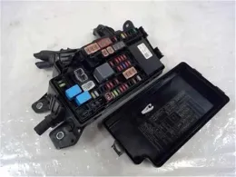8266247200 блок предохранителей Toyota Prius