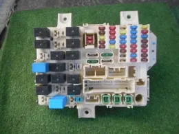 8565A068 блок предохранителей Mitsubishi Colt