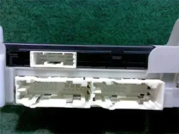 8273052L60 Toyota Vitz fuse control box