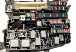 8211505A31 Fuse box control unit Toyota Avensis T270 2016