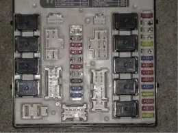 1N03188A0 блок предохранителей Mazda Familia