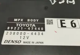 6C290248 блок запобіжників Toyota Prius (XW50) 2016