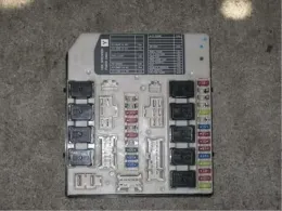 1N03188A0 блок предохранителей Mazda Familia
