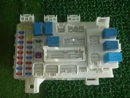 243554A00F блок запобіжників до Nissan Roox