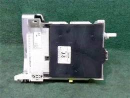 8273052L60 Toyota Vitz fuse control box