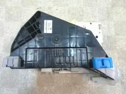 8273058051 Toyota Alphard fuse control box