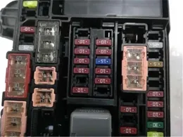 8266247200 блок предохранителей Toyota Prius
