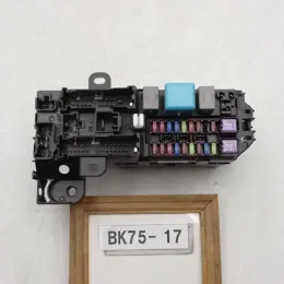 89221B1020 блок предохранителей Toyota