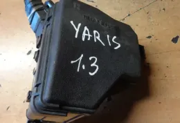 821110DZ00H блок предохранителей Toyota Yaris 2012