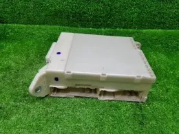 8273028321 Toyota Voxy fuse control box