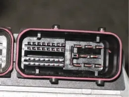 1NHV18881 блок управления двигателем Mazda Familia