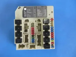 284B7CY00D блок предохранителей Nissan Serena