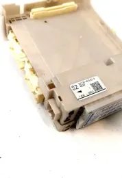 7J040863 Fuse box control unit Toyota Prius+ (ZVW40) 2015