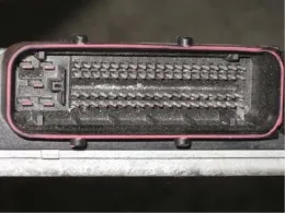 1NHV18881 блок управления двигателем Mazda Familia