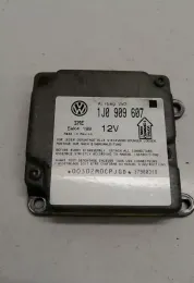 37980318 блок управления AirBag (SRS) Volkswagen PASSAT B5 1999