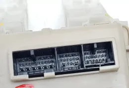 496716E05 блок запобіжників Toyota Verso 2016