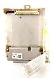 7J040863 Fuse box control unit Toyota Prius+ (ZVW40) 2015