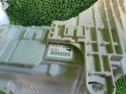 8273052560 блок запобіжників до Toyota Vitz