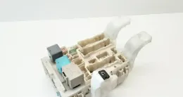 501120257 блок запобіжників Toyota Prius (XW20) 2005