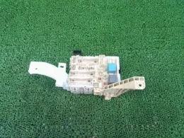 8273052560 блок запобіжників до Toyota Vitz