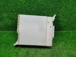 8273028330 Toyota Noah fuse control box
