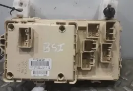 5330568682 блок предохранителей Toyota Corolla Verso AR10 2004