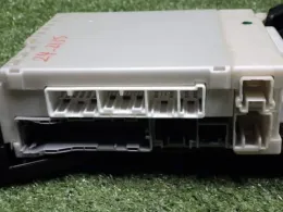 8273058061 Toyota Vellfire fuse control box