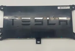 104390000C блок управління дверей Tesla Model X 2016