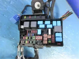 8274152100 блок запобіжників до Toyota Aqua
