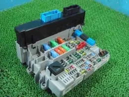71954381 блок запобіжників до Bmw