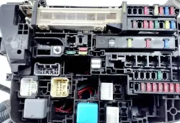8266202280 Fuse box control unit Toyota Auris 150 2011