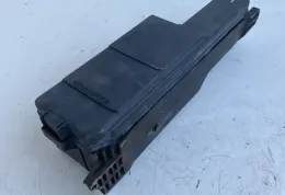 8272005010 Fuse box control unit Toyota Avensis T220 2001
