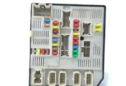 519339303 блок предохранителей Renault Megane III 2009