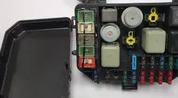 8266117171 Fuse box control unit Toyota Celica T200 1991