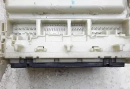827300D120A Fuse box control unit Toyota Auris 150 2009