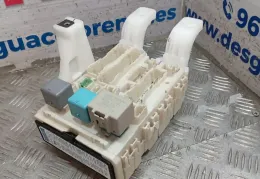4G090565 блок запобіжників Toyota Prius (XW20) 2004