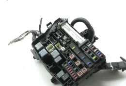 7379R0A2 кришка блоку запобіжників Toyota Verso 2010