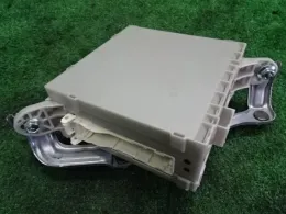 747037220W блок предохранителей Lexus