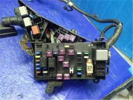 82243FJ030 Subaru Impreza fuse control box