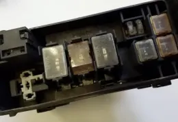 8262228020 Fuse box control unit Toyota Previa (XR30 XR40) II 2003