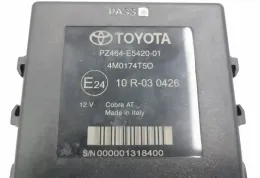 PZ464E542001 блок управління парктрониками Toyota Auris E180 2015