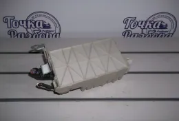 Блок предохранителей Toyota RAV4 2 82733-42081