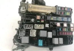 8211105K72 Fuse box control unit Toyota Avensis T270 2011